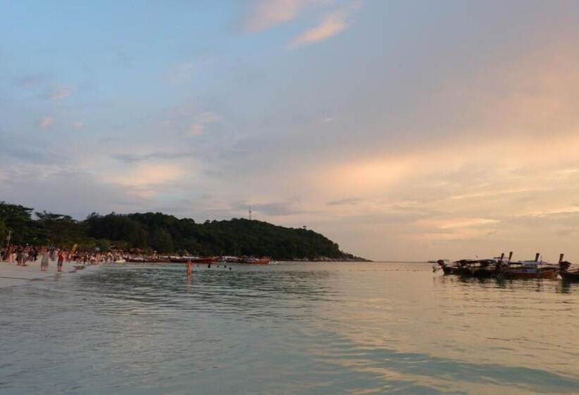 هتل Charming Lipe Beach Resort