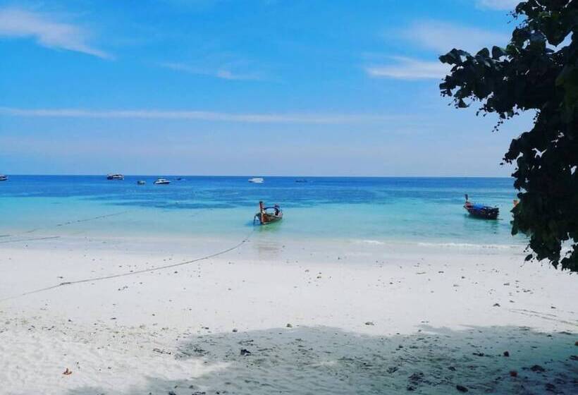 هتل Charming Lipe Beach Resort