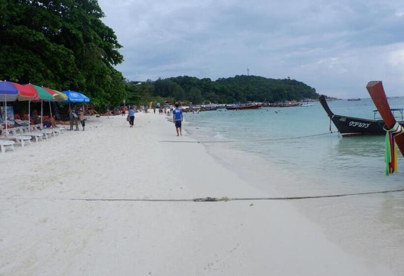 هتل Charming Lipe Beach Resort