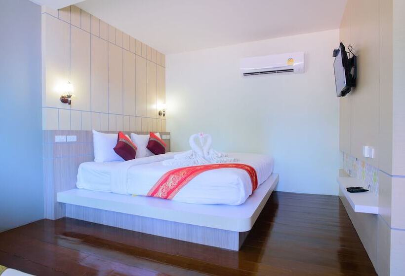 هتل Charming Lipe Beach Resort