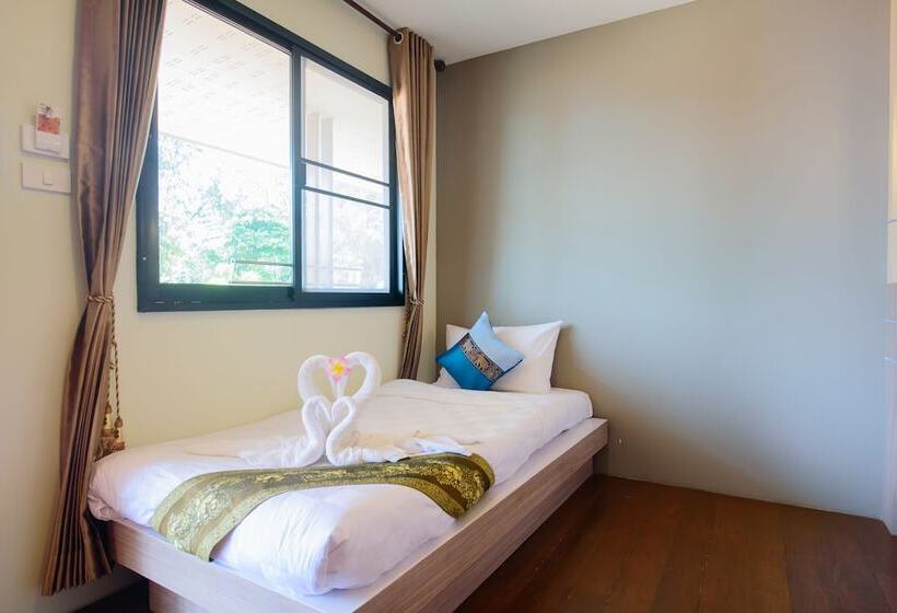 هتل Charming Lipe Beach Resort