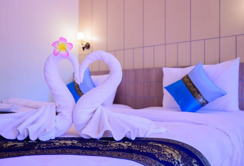 هتل Charming Lipe Beach Resort