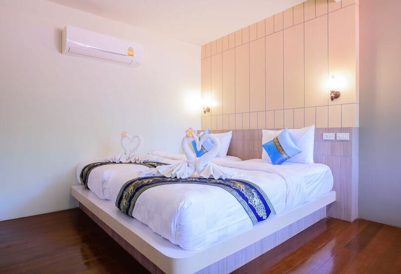 هتل Charming Lipe Beach Resort