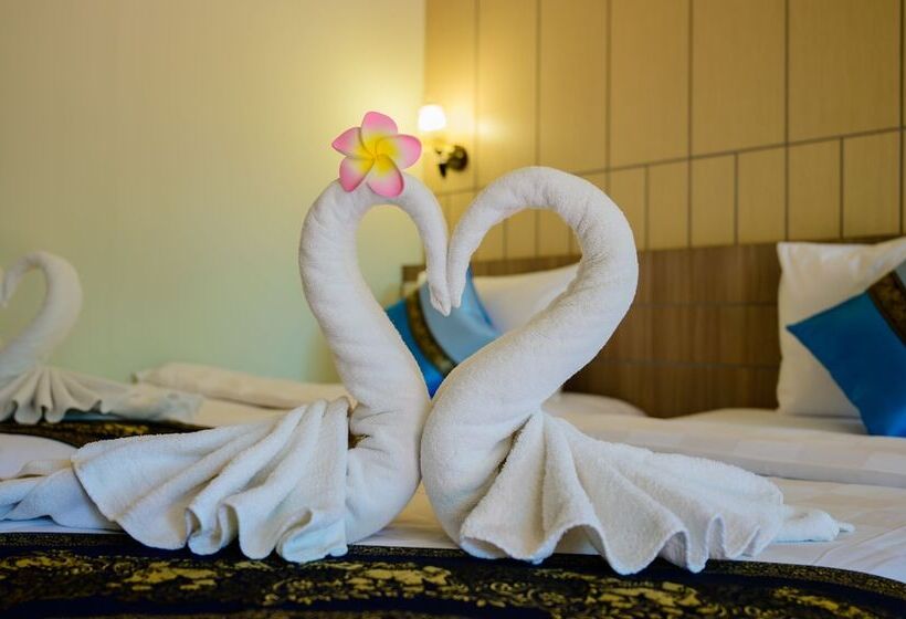 هتل Charming Lipe Beach Resort