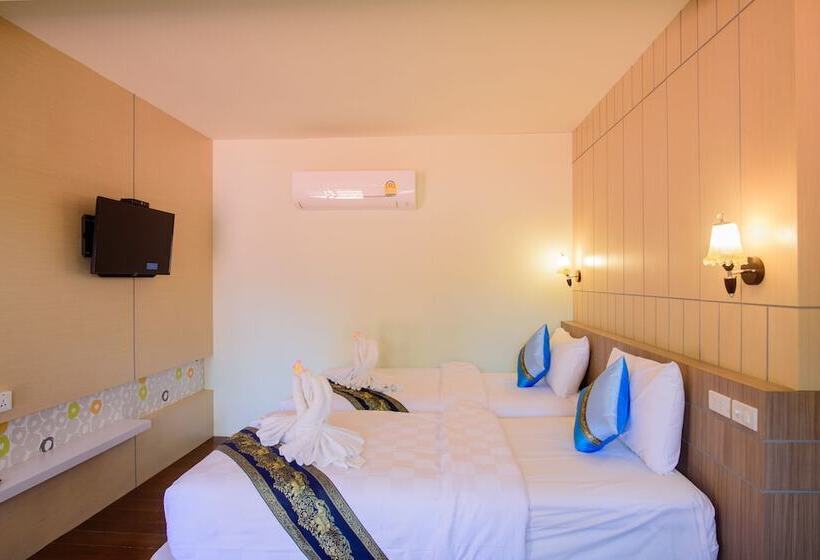 هتل Charming Lipe Beach Resort