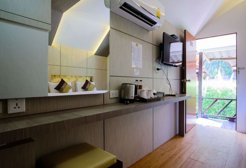 هتل Charming Lipe Beach Resort