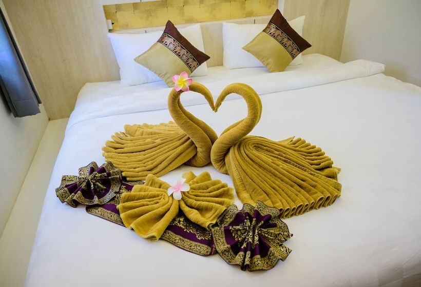 هتل Charming Lipe Beach Resort