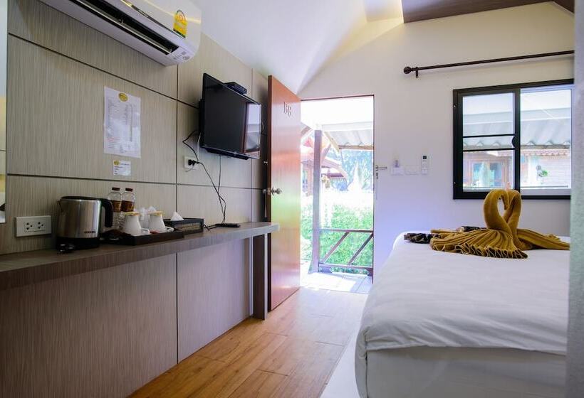 هتل Charming Lipe Beach Resort