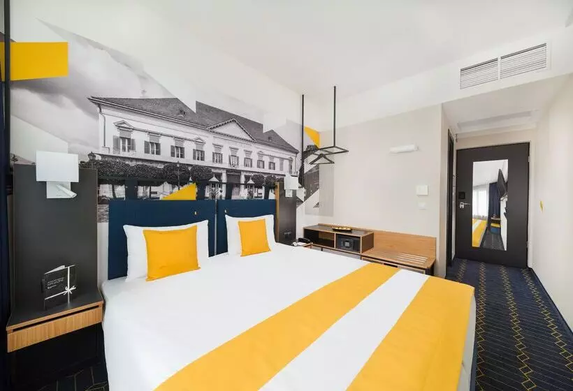 Hotel D8
