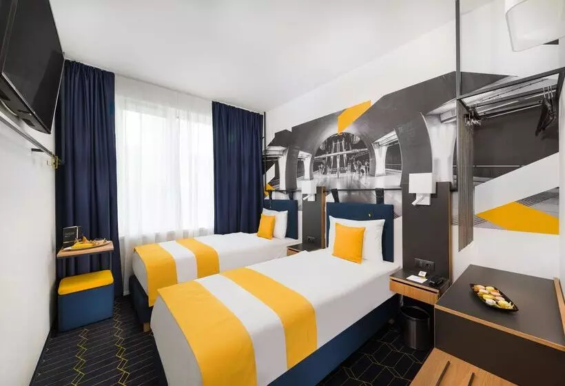 Hotel D8
