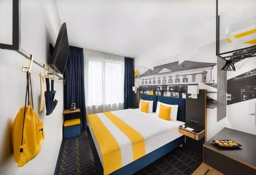 Hotel D8