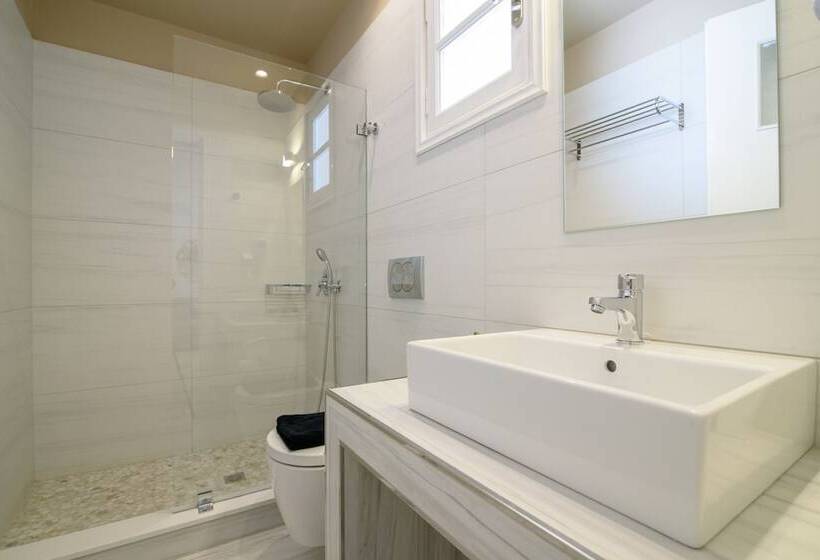 هتل De_naxia Suites