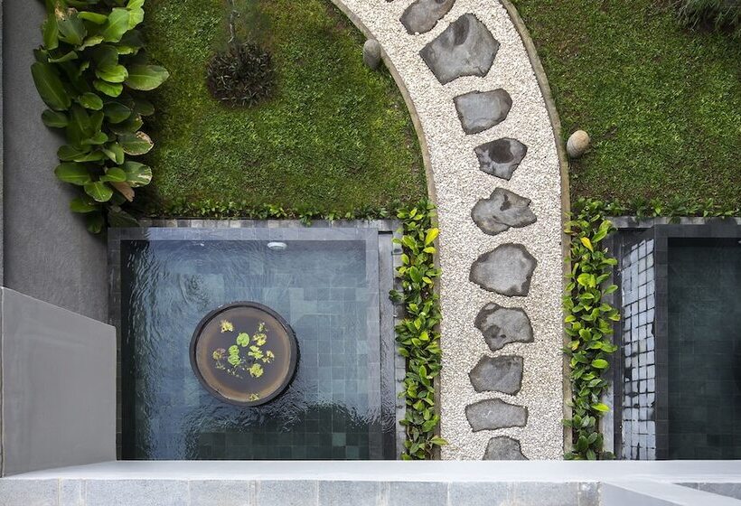 호텔 Eastin Ashta Resort Canggu