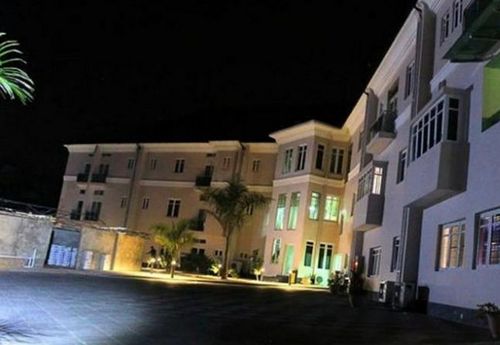 هتل The Gate Luxury Apartment