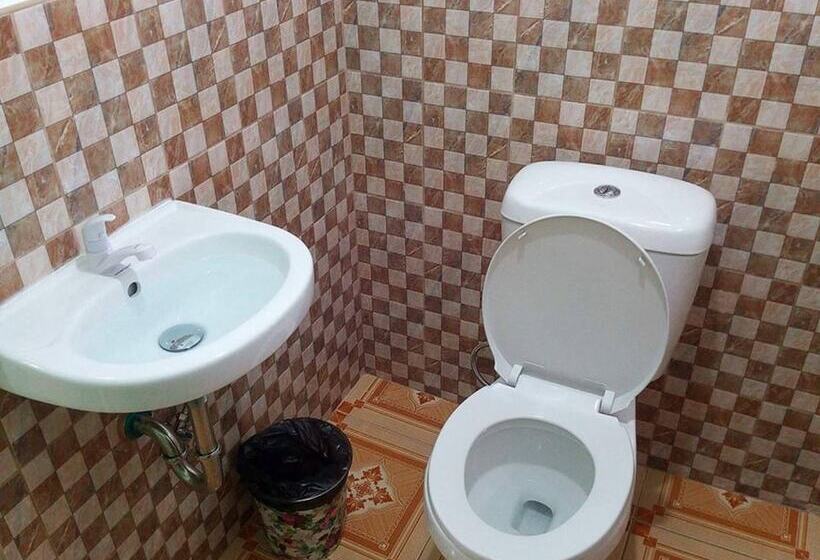 Emok S Guest House Hostel