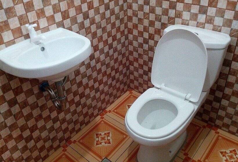 Emok S Guest House Hostel