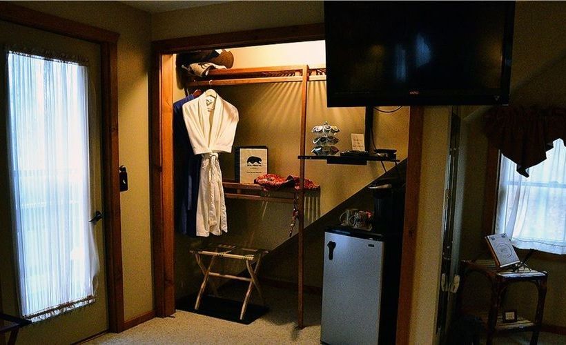 민박 Bear Lodges & 131 Main Street