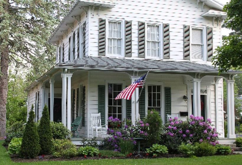 민박 Bear Lodges & 131 Main Street