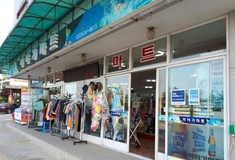 ホテル Mangsang East House