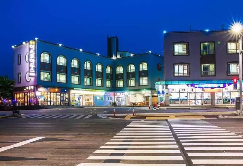 ホテル Mangsang East House