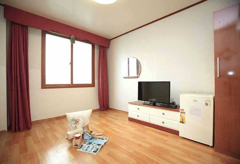 ホテル Mangsang East House