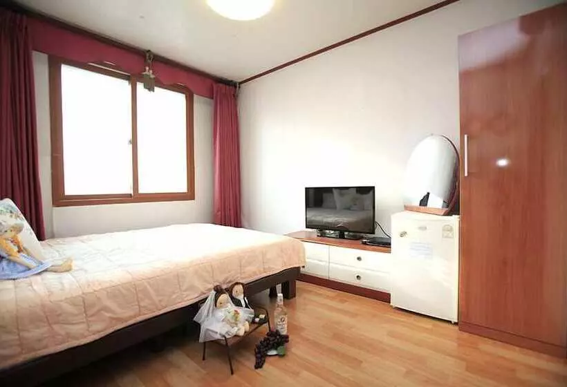 ホテル Mangsang East House