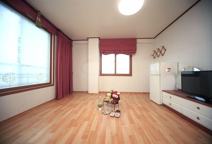 ホテル Mangsang East House