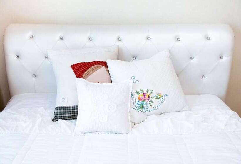 ホテル Mangsang East House