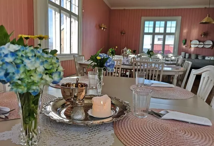 Hotelli Haugtun Gårdspensjonat Og Kulturverksted