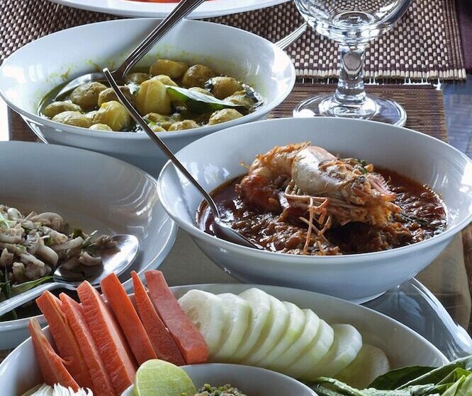 هتل Mrauk U Princess Resort