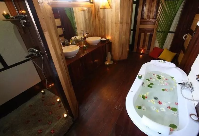 هتل Mrauk U Princess Resort