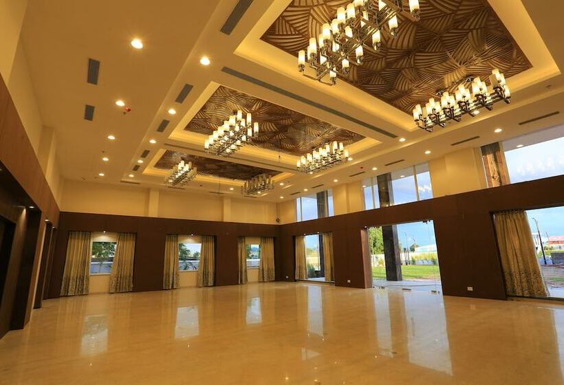 Отель Tgi Grand Nandan Kanan