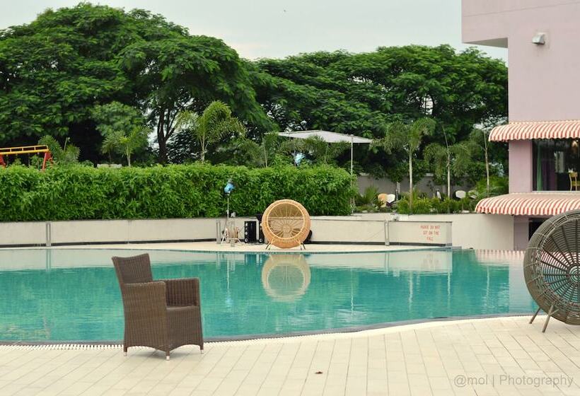 Отель Tgi Grand Nandan Kanan