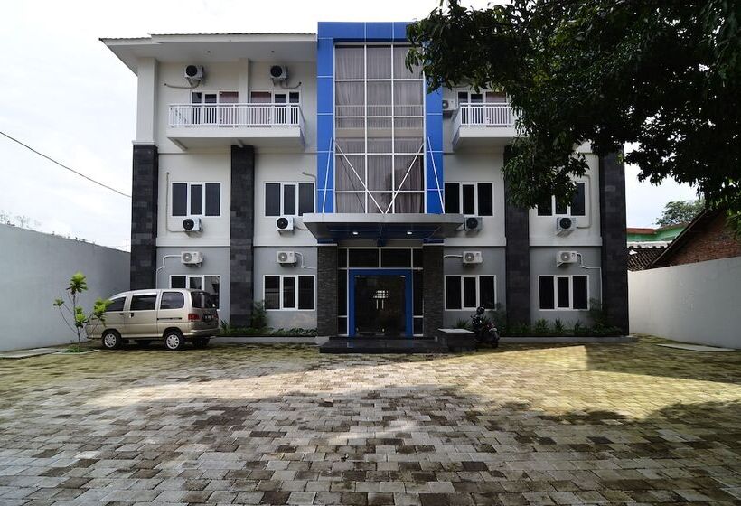 فندق Reddoorz Near Museum Keraton Surakarta