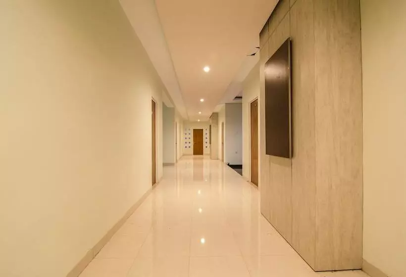 Hotelli Reddoorz Near Museum Keraton Surakarta