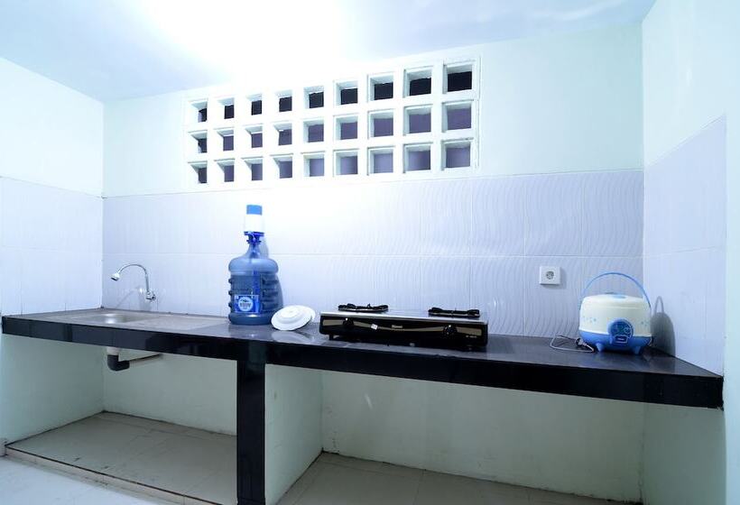 فندق Reddoorz Near Museum Keraton Surakarta