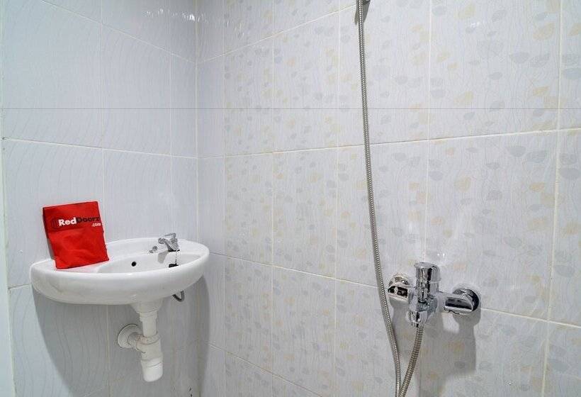 فندق Reddoorz Near Museum Keraton Surakarta