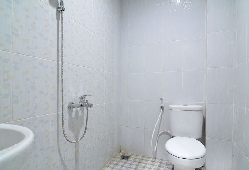 فندق Reddoorz Near Museum Keraton Surakarta