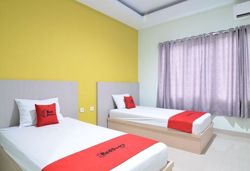 فندق Reddoorz Near Museum Keraton Surakarta