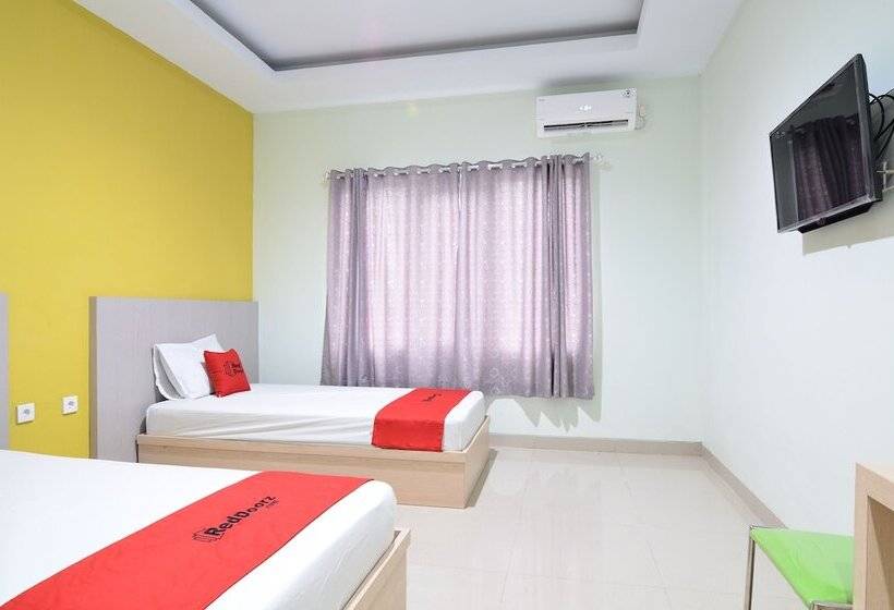 فندق Reddoorz Near Museum Keraton Surakarta