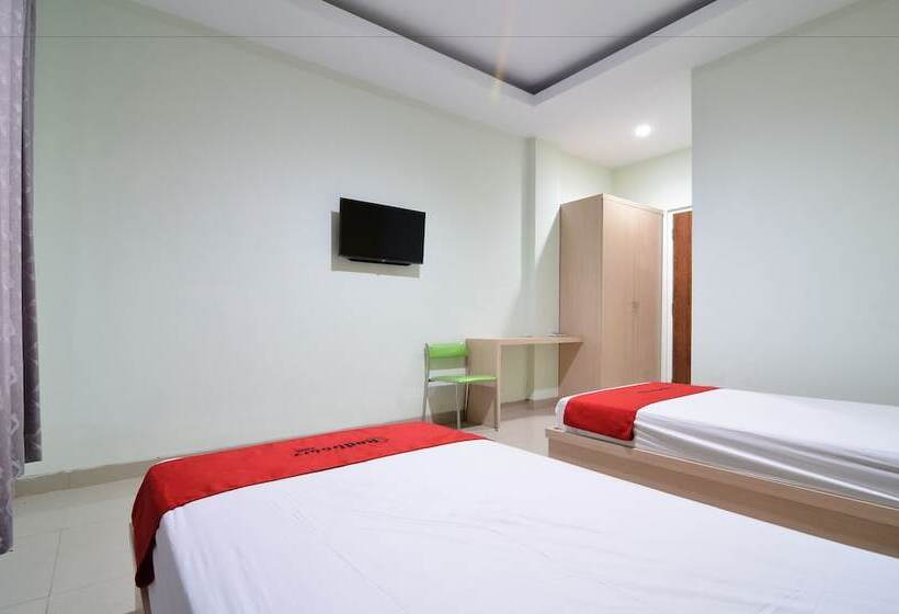 فندق Reddoorz Near Museum Keraton Surakarta