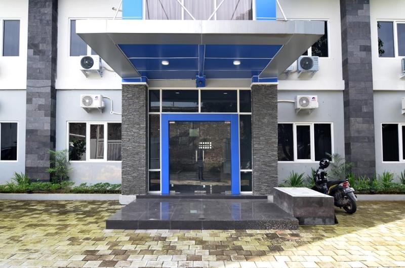 فندق Reddoorz Near Museum Keraton Surakarta