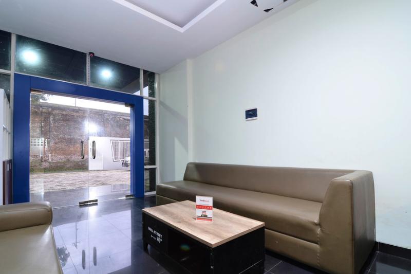فندق Reddoorz Near Museum Keraton Surakarta