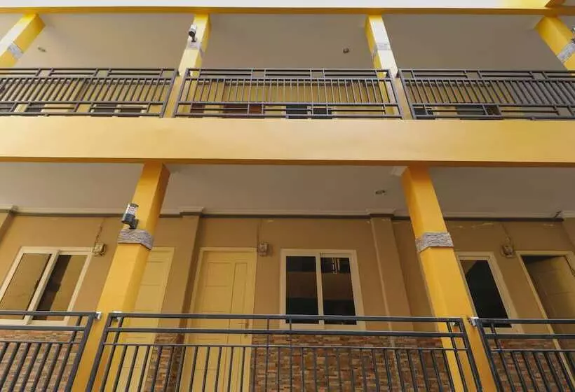 ホテル Reddoorz Plus Near Palembang Square Mall