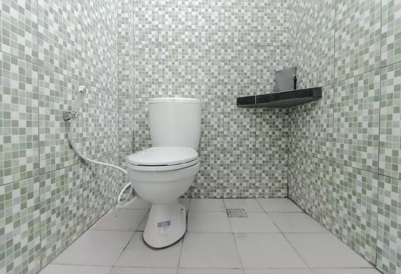 ホテル Reddoorz Plus Near Palembang Square Mall