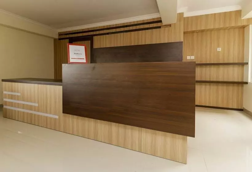 ホテル Reddoorz Plus Near Palembang Square Mall