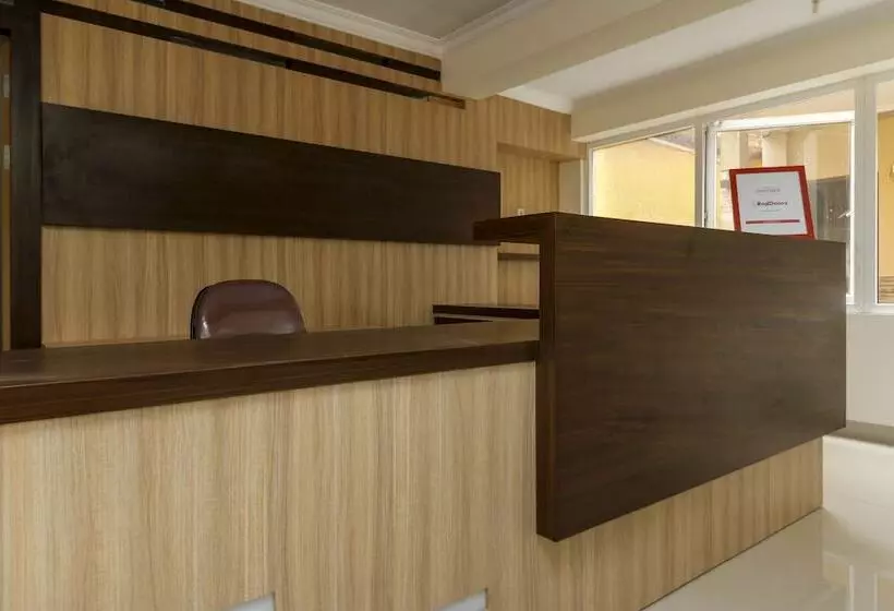 ホテル Reddoorz Plus Near Palembang Square Mall