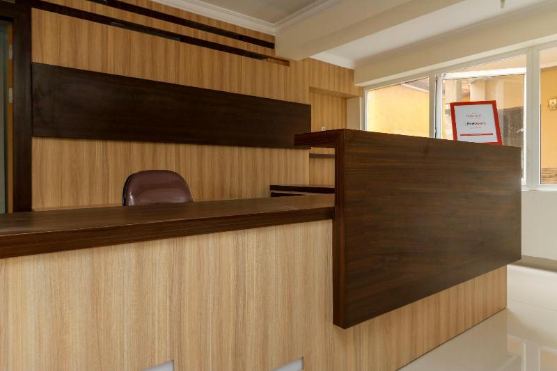 Hotel Reddoorz Plus Near Palembang Square Mall