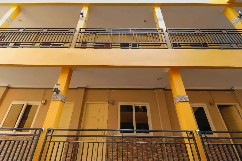 ホテル Reddoorz Plus Near Palembang Square Mall