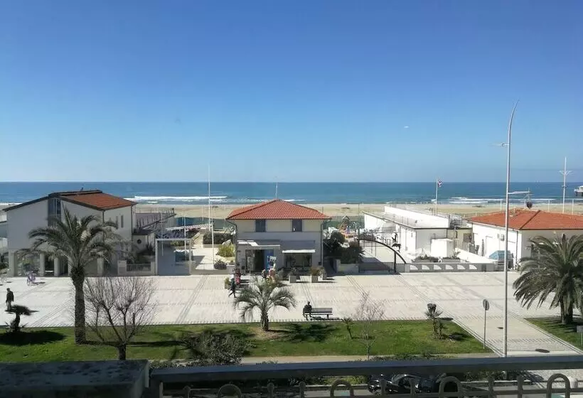 Hotelli Residence Villa Jolanda